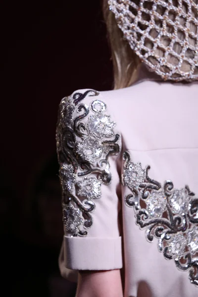 Look 77